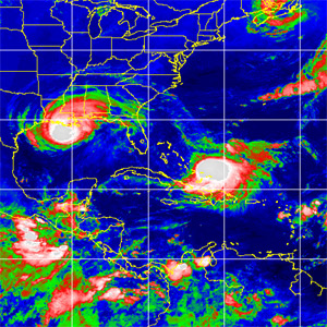 Figura 1 - Fotografia de satélite do golfo do México, em infravermelho (IV), onde é possível identificar dois furacões [© NOAA].