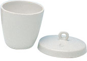 Cadinho de porcelana e tampa.